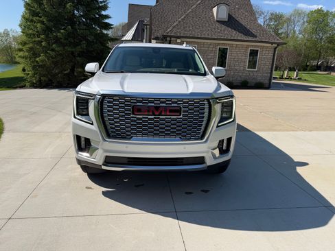 Used 2022 GMC Yukon Denali w/ Denali Ultimate Package AWD/4WD image 4