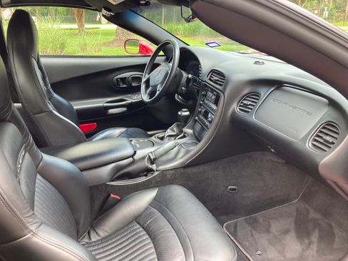 Used 2004 Chevrolet Corvette Coupe w/ Roof Package RWD image 16