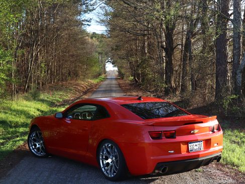 Used 2010 Chevrolet Camaro SS w/ RS Package image 2