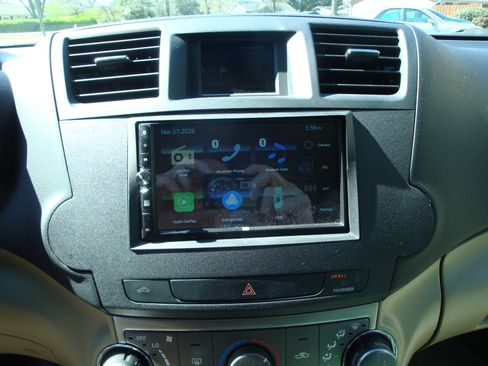 Used 2012 Toyota Highlander Limited w/ Tech Pkg image 18