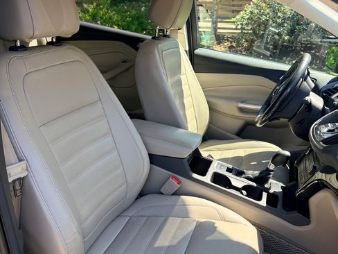 Used 2017 Ford Escape Titanium FWD image 12