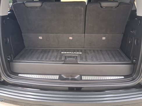 Used 2018 Cadillac Escalade Premium Luxury image 13