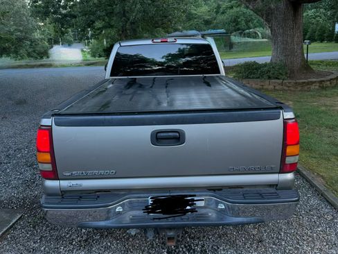 Used 2000 Chevrolet Silverado 2500 LT w/ Firm Ride Suspension Pkg RWD image 2