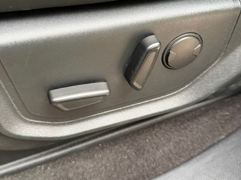 Used 2019 Ford F150 Lariat RWD image 17