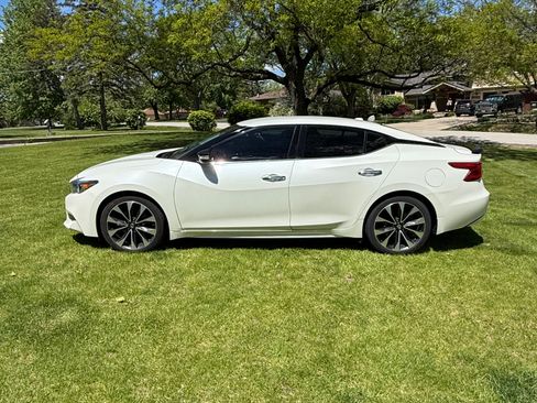 Used 2017 Nissan Maxima SR FWD image 2
