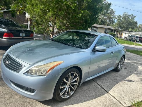 Used 2010 INFINITI G37 Convertible w/ Premium Pkg RWD image 2