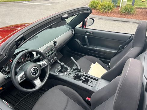 Used 2010 MAZDA MX-5 Miata Sport w/ Convenience Pkg RWD image 2
