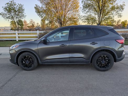 Used 2020 Ford Escape SE Sport image 5