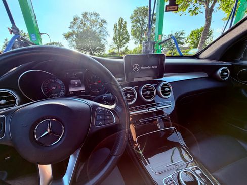 Used 2019 Mercedes-Benz GLC 300 4MATIC image 10