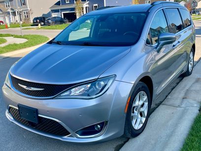 Used 2017 Chrysler Pacifica Touring-L Plus w/ Advanced Safetytec Group