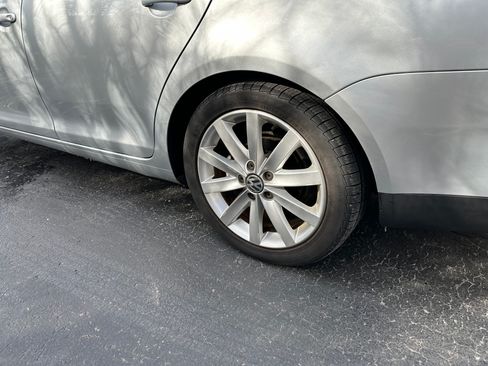 Used 2010 Volkswagen Jetta Wolfsburg Edition image 9