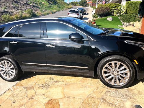 Used 2017 Cadillac XT5 Platinum w/ Driver Assist Package image 5
