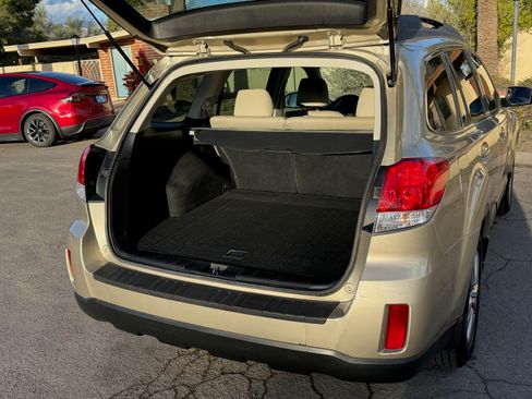 Used 2010 Subaru Outback 2.5i AWD/4WD image 15