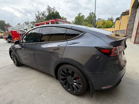 Used 2022 Tesla Model Y Performance AWD/4WD image 9