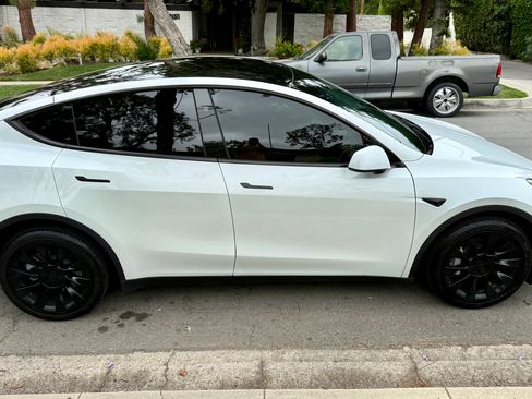 Used 2023 Tesla Model Y Long Range image 1