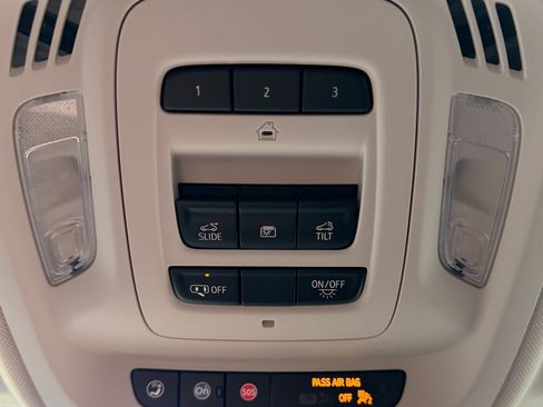 Used 2021 Buick Envision Avenir w/ Technology Package II AWD/4WD image 30