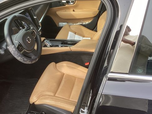 Used 2022 Volvo S90 B6 Inscription image 11