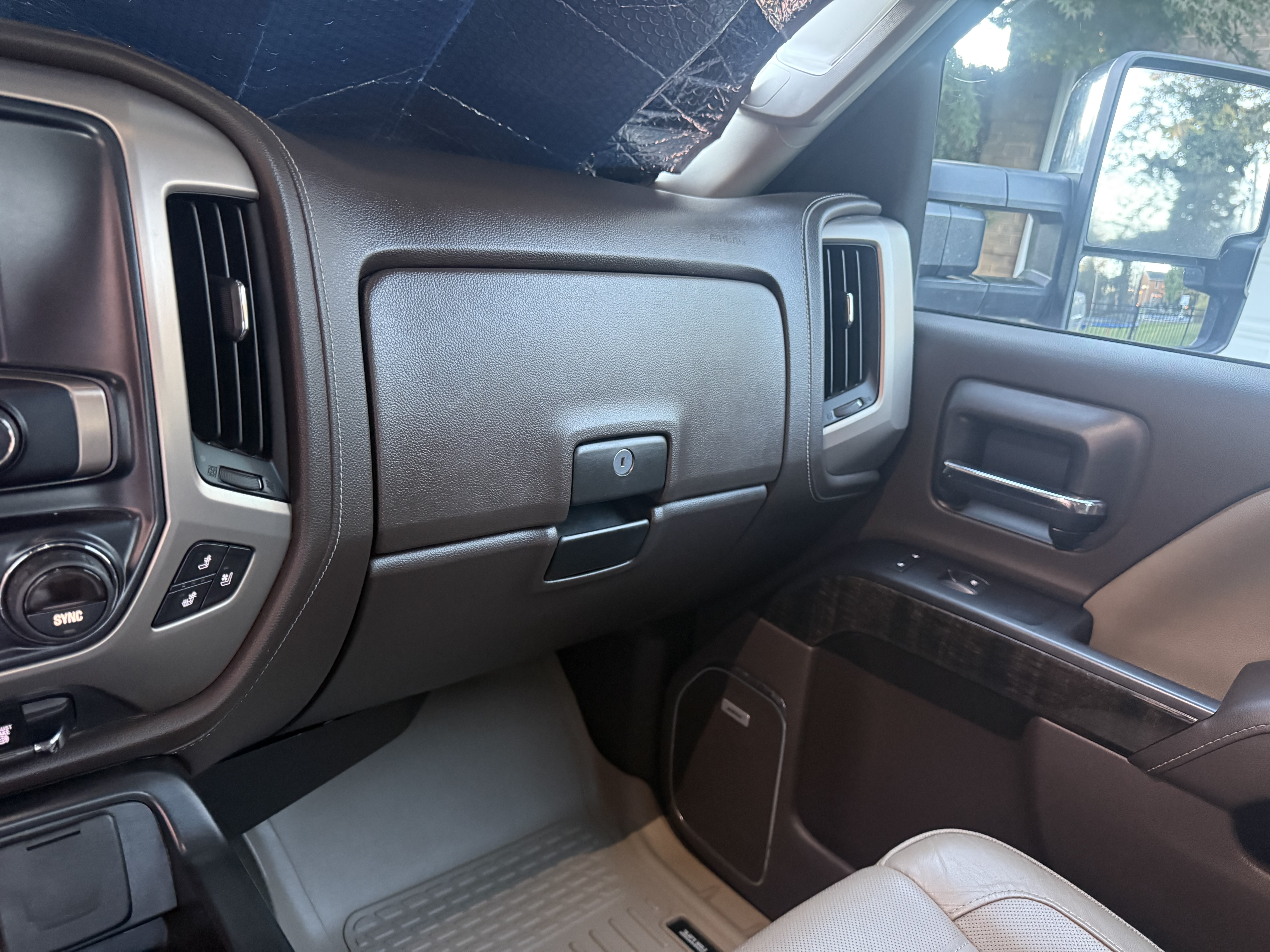 Used 2016 GMC Sierra 2500 Denali w/ Duramax Plus Package AWD/4WD image 10
