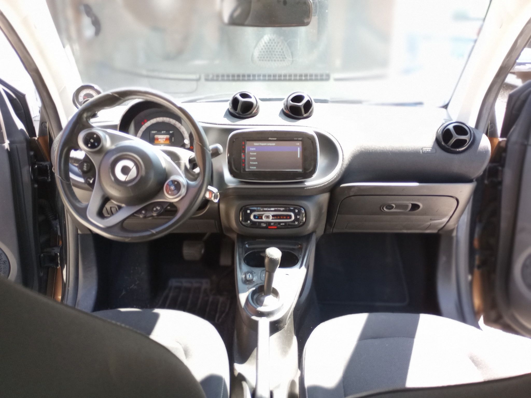 Used 2016 smart fortwo passion RWD image 1
