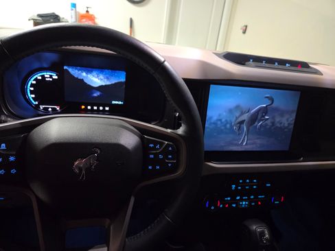 Used 2023 Ford Bronco Wildtrak image 10