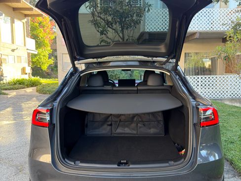 Used 2023 Tesla Model Y Performance image 4