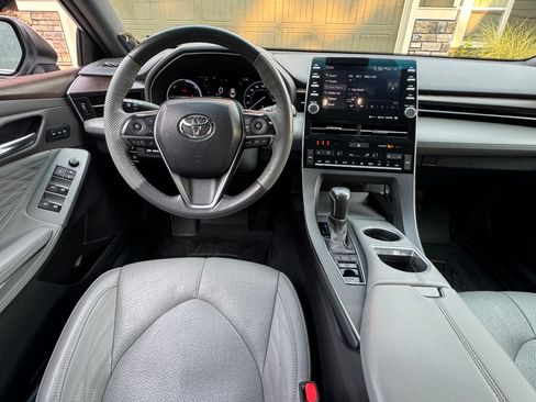 Used 2022 Toyota Avalon Limited w/ Advanced Safety Package FWD image 9