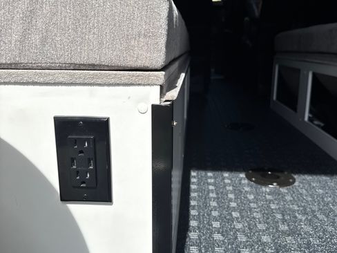 Used 2016 Mercedes-Benz Sprinter 2500 image 22