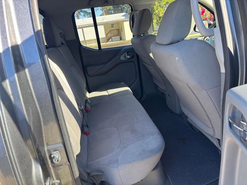 Used 2019 Nissan Frontier SV image 5