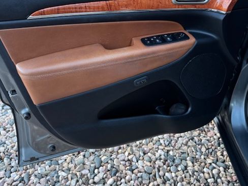 Used 2011 Jeep Grand Cherokee Overland image 13