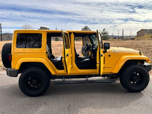 Used 2015 Jeep Wrangler Unlimited Sahara image 12