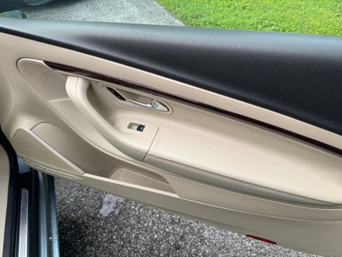 Used 2012 Volkswagen Eos Executive FWD image 8