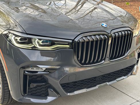 Used 2021 BMW X7 xDrive40i w/ M Sport Package AWD/4WD image 1