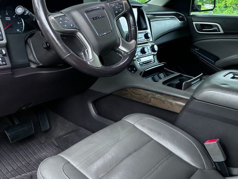 Used 2019 GMC Yukon XL Denali w/ Denali Ultimate Package AWD/4WD image 9