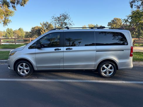 Used 2016 Mercedes-Benz Metris Passenger image 1