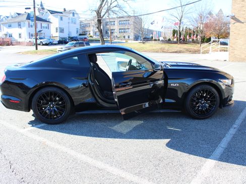 Used 2017 Ford Mustang GT w/ GT Performance Package image 6