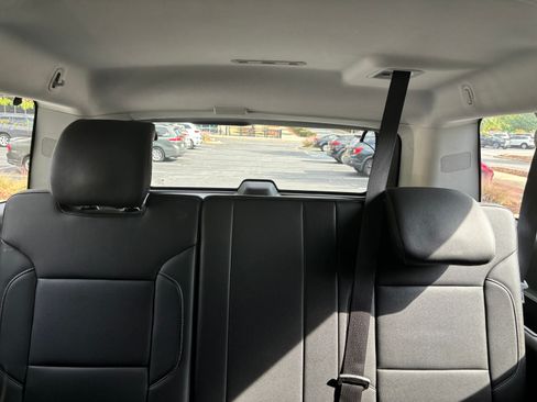 Used 2018 Chevrolet Suburban LT image 9