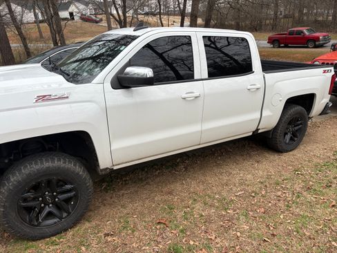 Used 2017 Chevrolet Silverado 1500 LTZ Z71 w/ LTZ Plus Package image 9