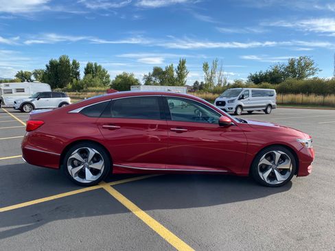 Used 2018 Honda Accord Touring image 8