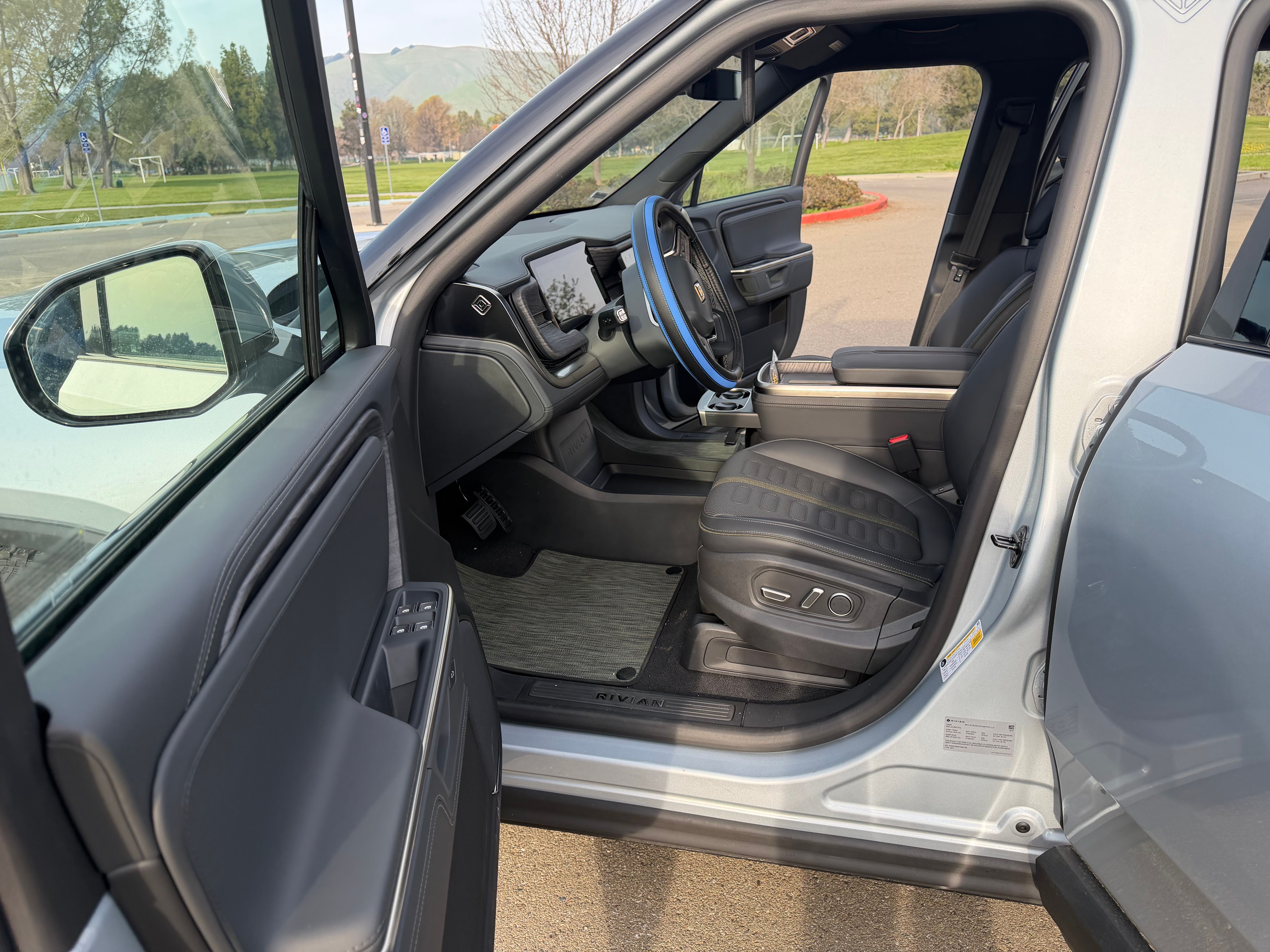 Used 2026 Rivian R1S Adventure AWD/4WD image 12