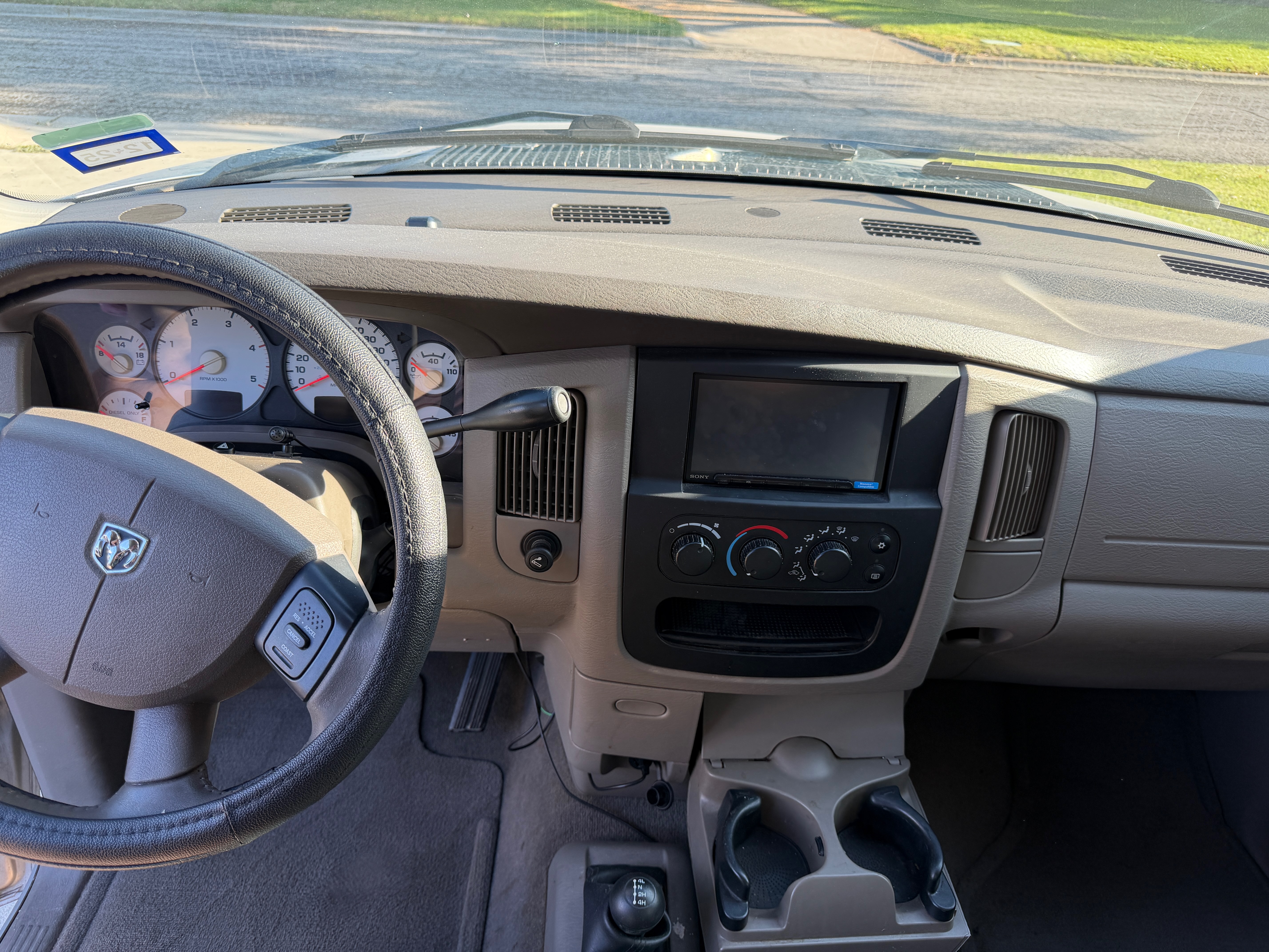 Used 2004 Dodge Ram 2500 Truck SLT AWD/4WD image 2