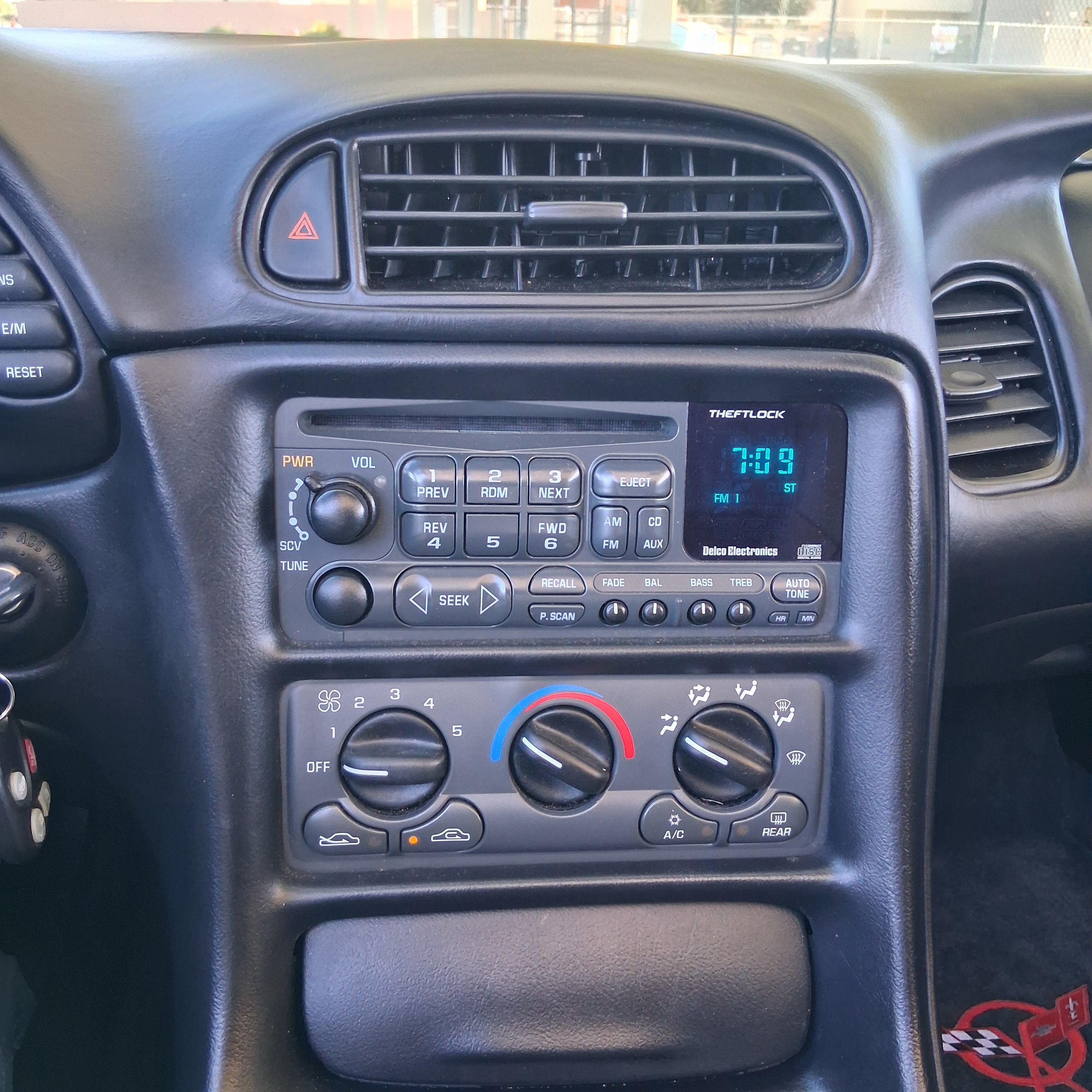 Used 2002 Chevrolet Corvette Coupe RWD image 18