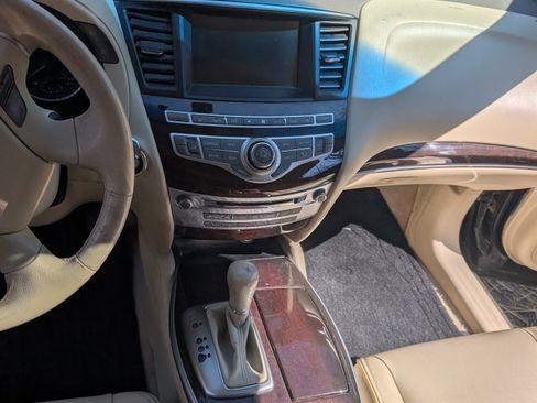 Used 2013 INFINITI JX35 35 Sport Utility 4D w/ Premium Pkg image 10