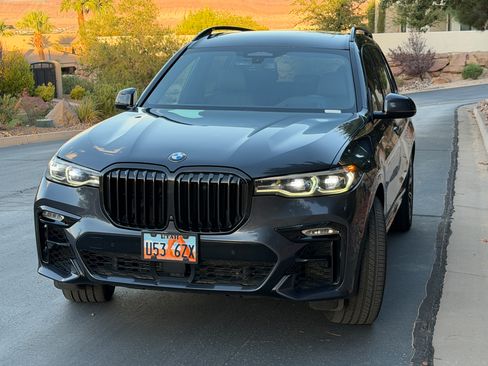Used 2020 BMW X7 M50i w/ Dynamic Handling Package AWD/4WD image 14