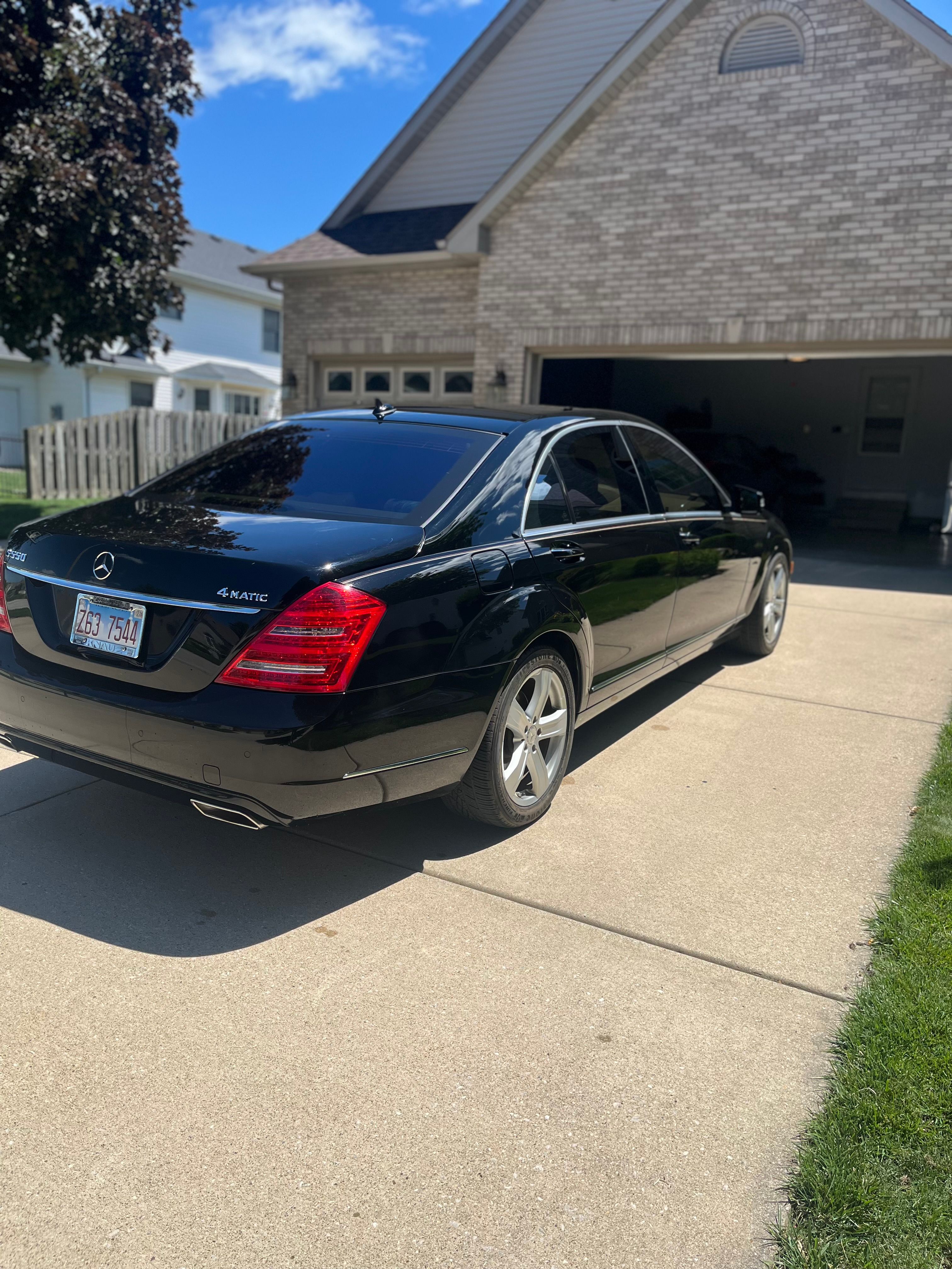 Used 2011 Mercedes-Benz S 550 4MATIC image 4