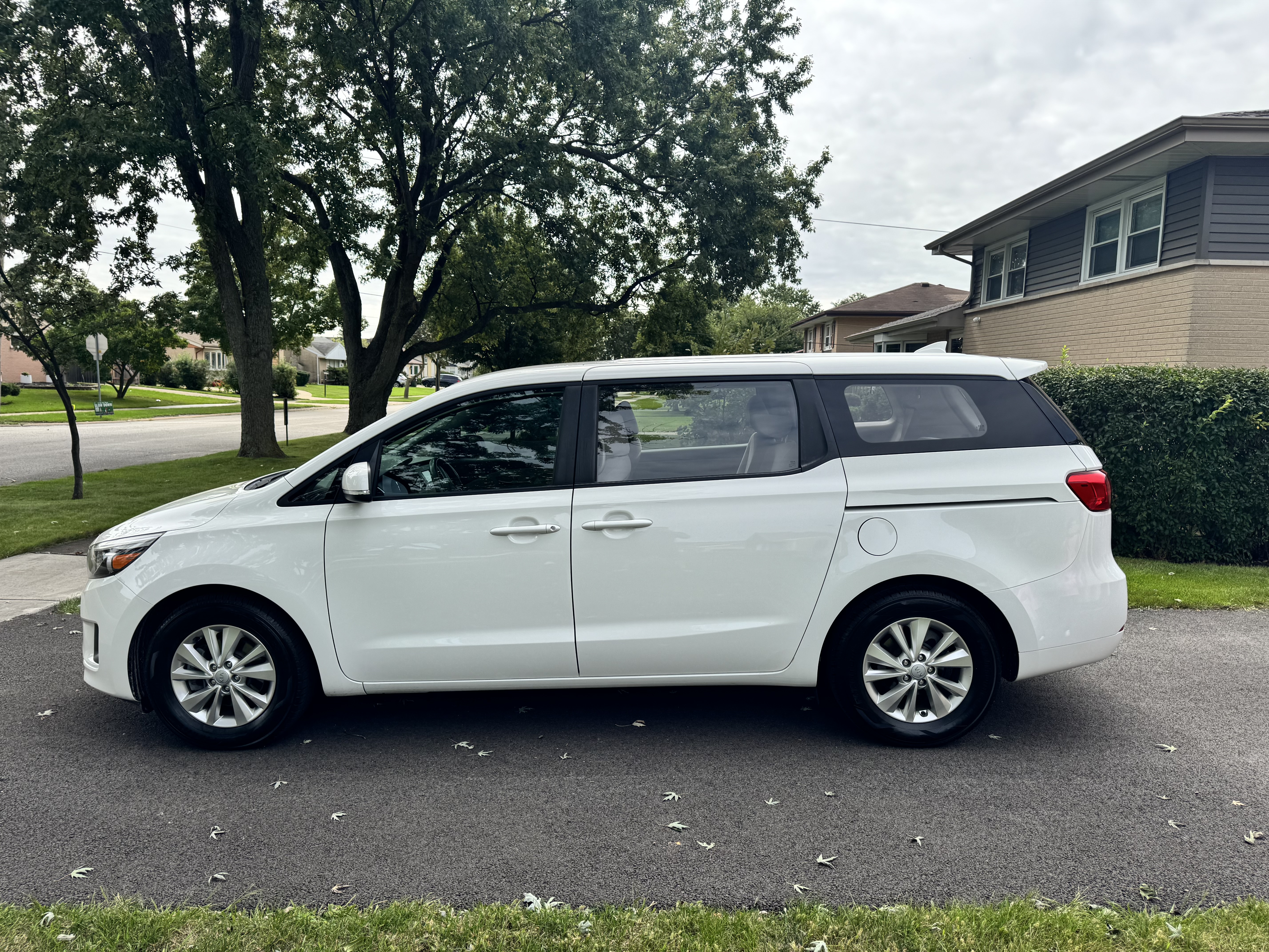 Used 2018 Kia Sedona L FWD image 5