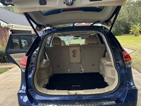 Used 2020 Nissan Rogue SL w/ Premium Package image 11