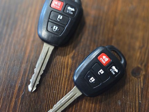 Used 2017 Toyota Corolla LE w/ Carpet Mat Package (TMS) image 15