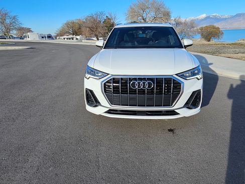 Used 2020 Audi Q3 2.0T Premium Plus w/ Premium Plus Package image 2