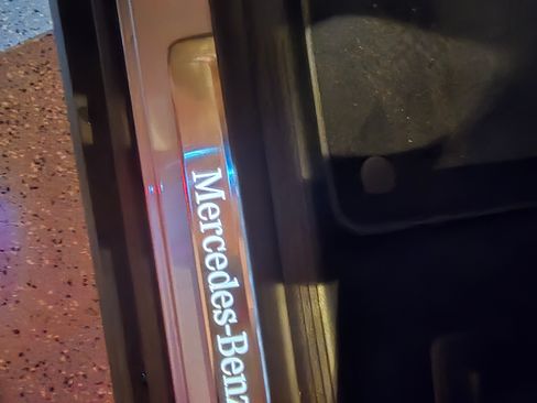 Used 2024 Mercedes-Benz GLC 300 4MATIC image 8