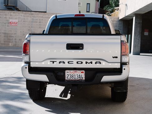 Used 2023 Toyota Tacoma TRD Off-Road w/ Technology Package AWD/4WD image 4